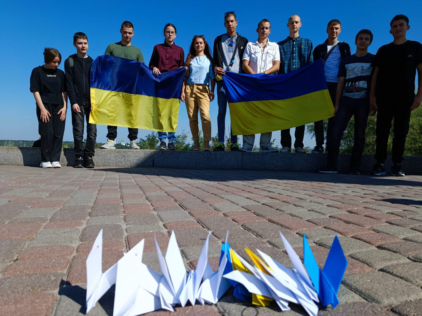 Ми мріємо про МИР. Ми мріємо, щоб наші діти жили без війни…