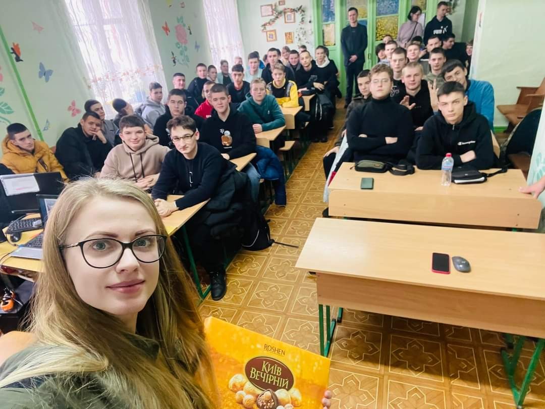 29 січня 2024 року, для студентів Полтавського фахового коледжу транспортного будівництва, було проведено медіа-годину «Крути – і сум і біль, і вічна слава України